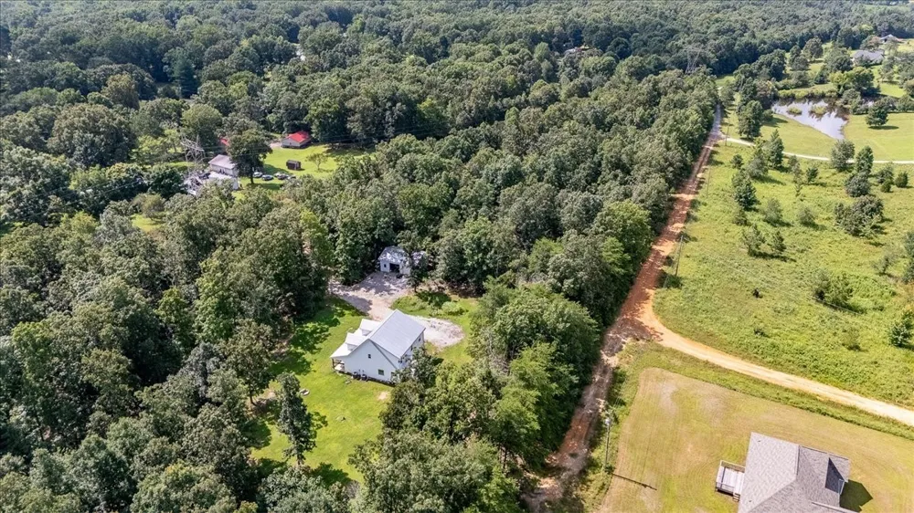 77 Oakwood Ave Summertown, TN 38483