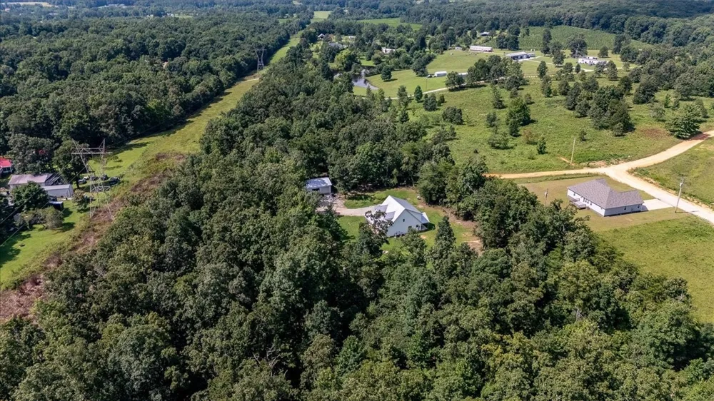 77 Oakwood Ave Summertown, TN 38483