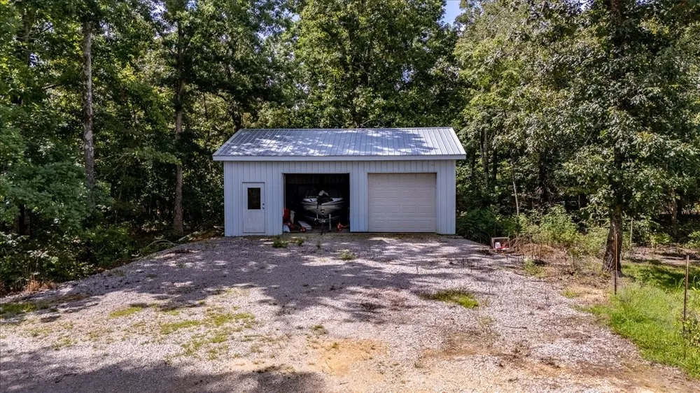 77 Oakwood Ave Summertown, TN 38483