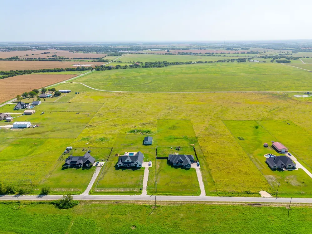 9729 County Road 408 Grandview, TX 76050