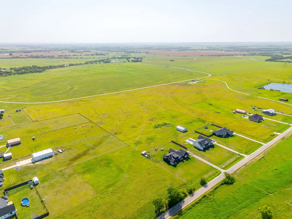 9729 County Road 408 Grandview, TX 76050