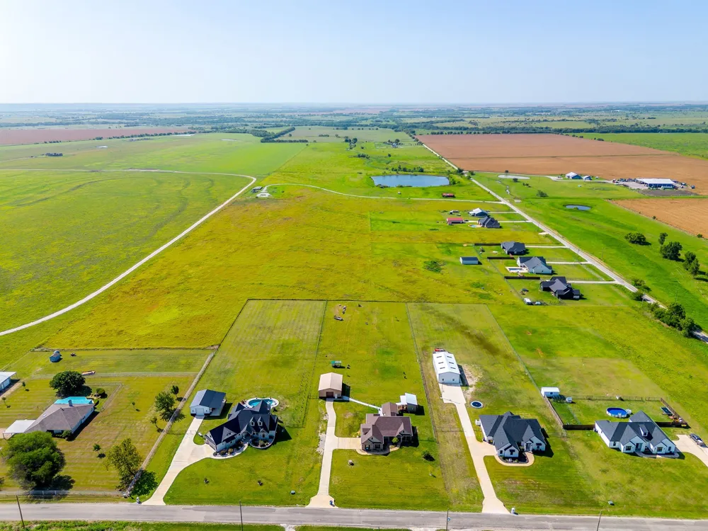 9729 County Road 408 Grandview, TX 76050