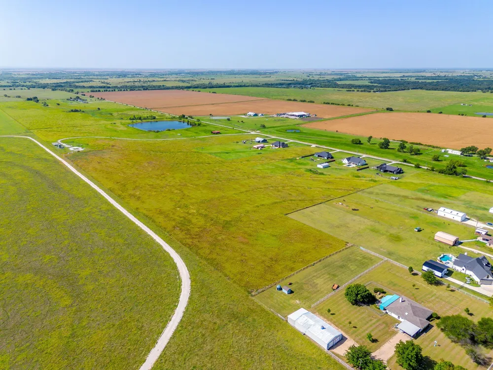 9729 County Road 408 Grandview, TX 76050