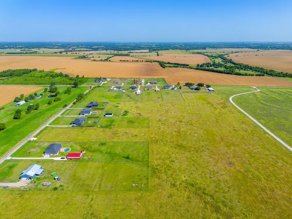 9729 County Road 408 Grandview, TX 76050