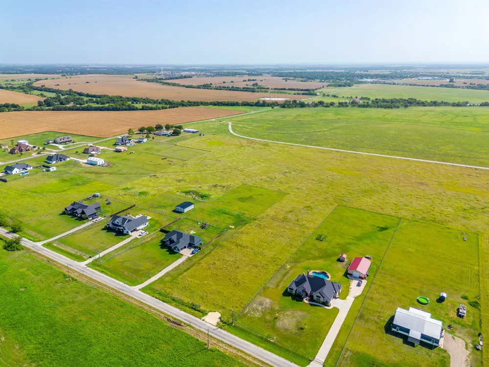 9729 County Road 408 Grandview, TX 76050