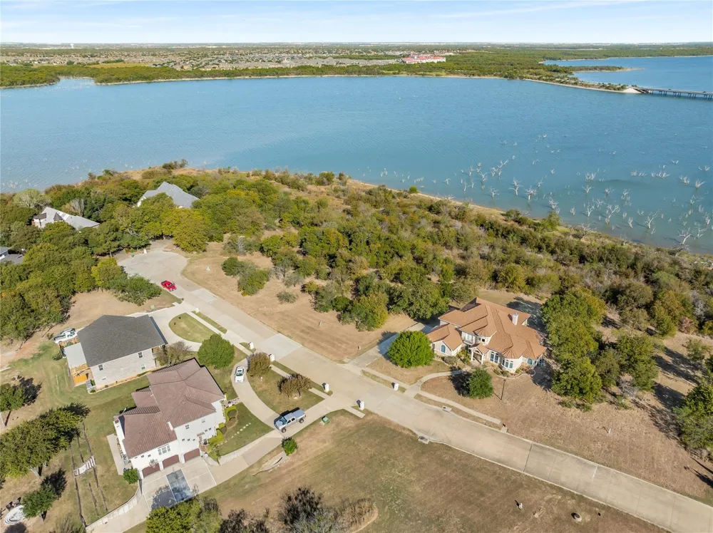 1123 Mallard Pointe Drive Grand Prairie, TX 75104