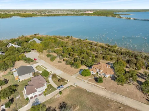 1123 Mallard Pointe Drive