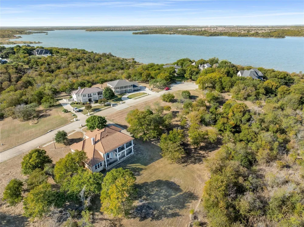 1123 Mallard Pointe Drive Grand Prairie, TX 75104