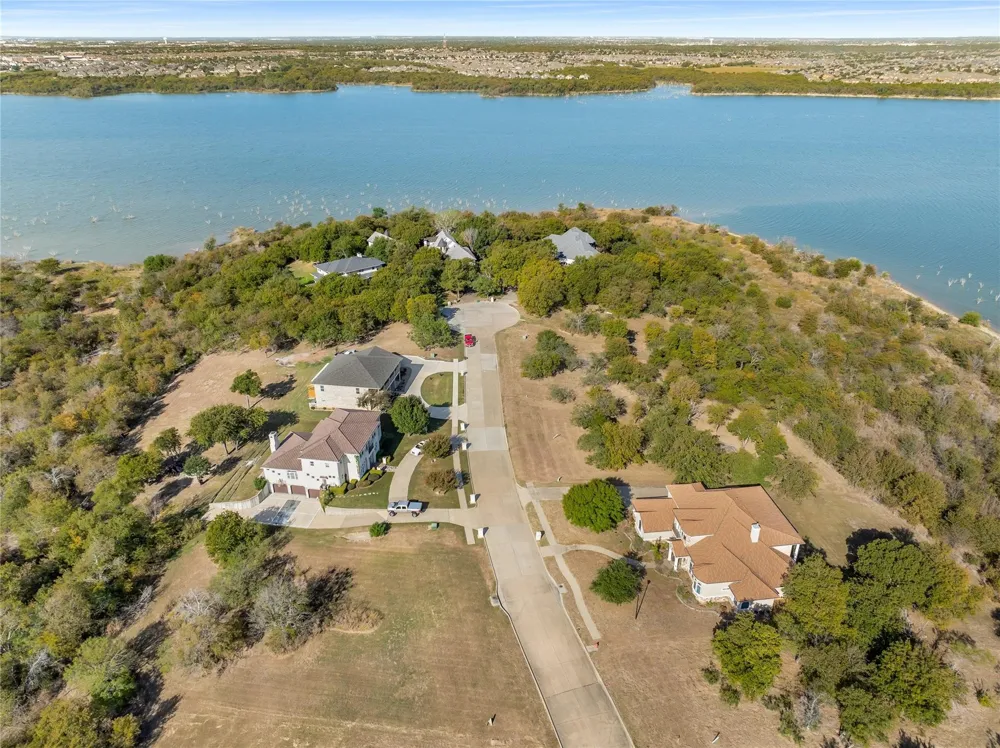 1123 Mallard Pointe Drive Grand Prairie, TX 75104