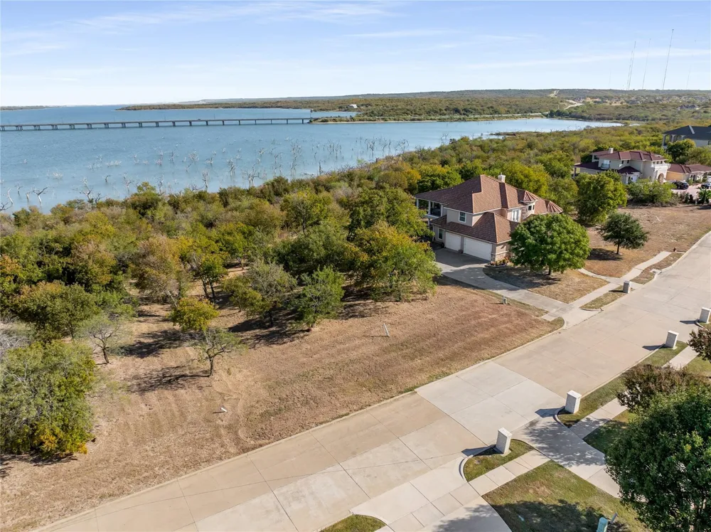 1123 Mallard Pointe Drive Grand Prairie, TX 75104
