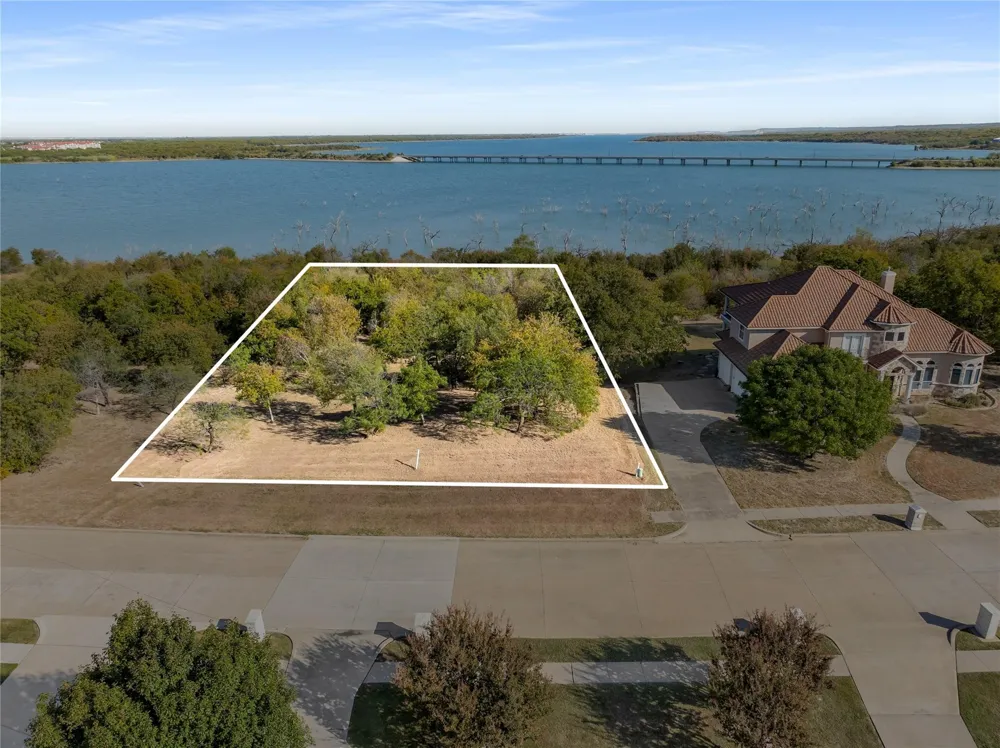 1123 Mallard Pointe Drive Grand Prairie, TX 75104