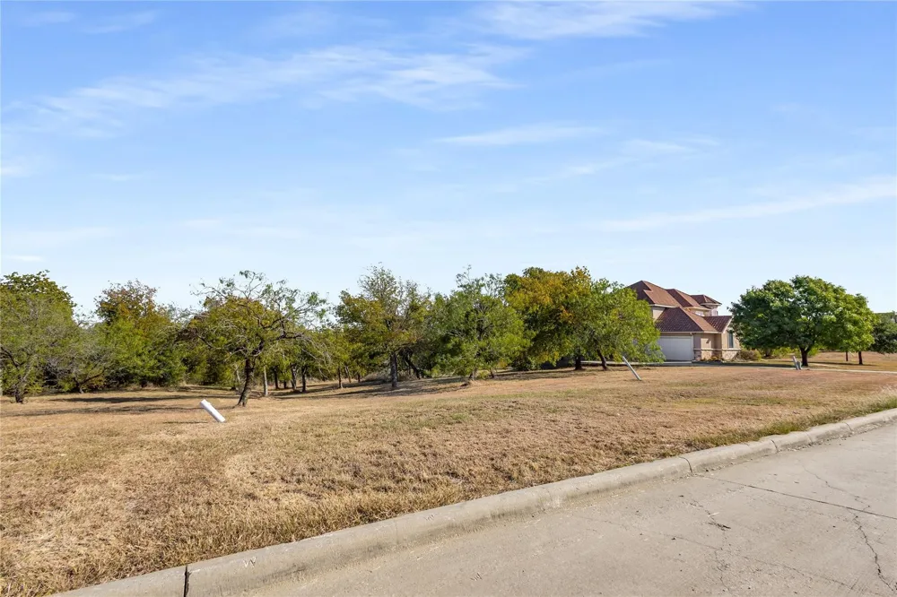 1123 Mallard Pointe Drive Grand Prairie, TX 75104