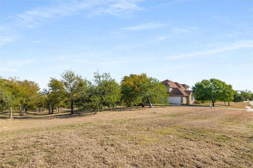 1123 Mallard Pointe Drive Grand Prairie, TX 75104