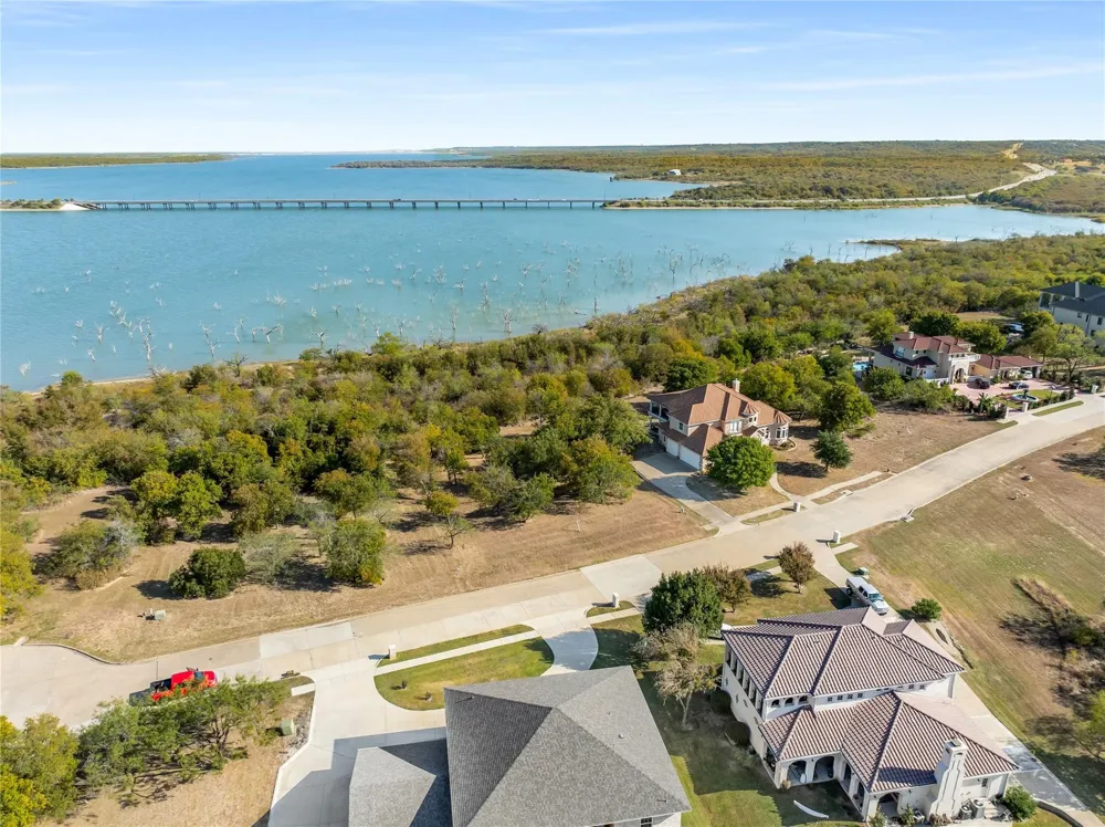1123 Mallard Pointe Drive Grand Prairie, TX 75104