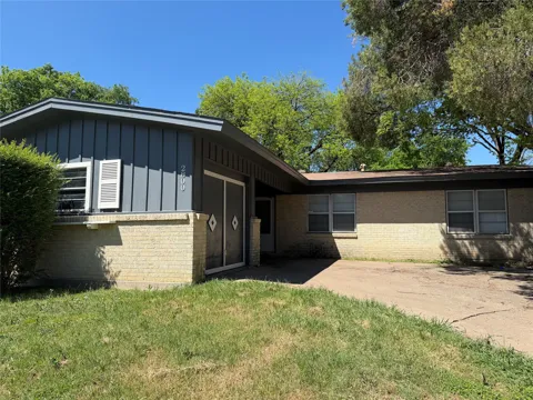 2800 W Fuller Avenue