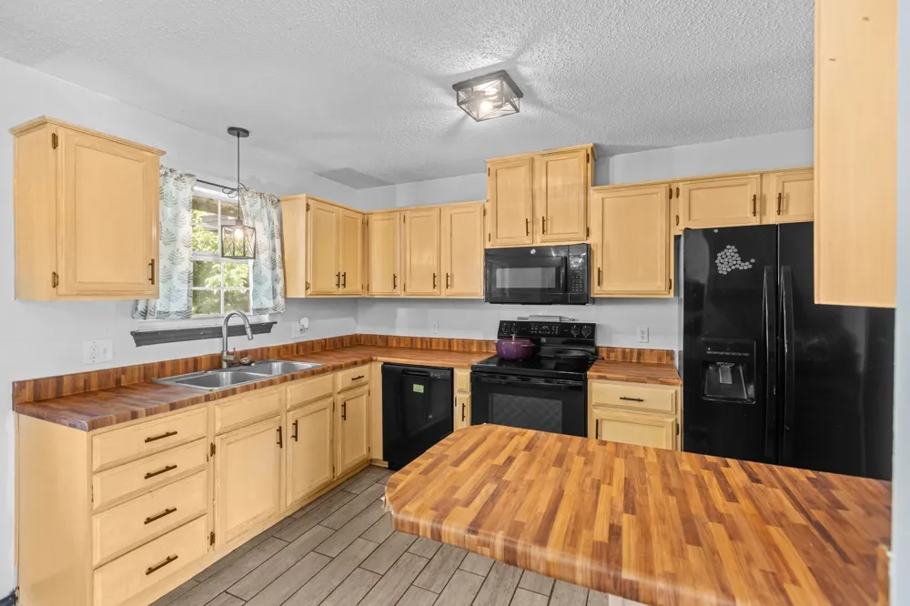 235 Hickory Street Blossom, TX 75416