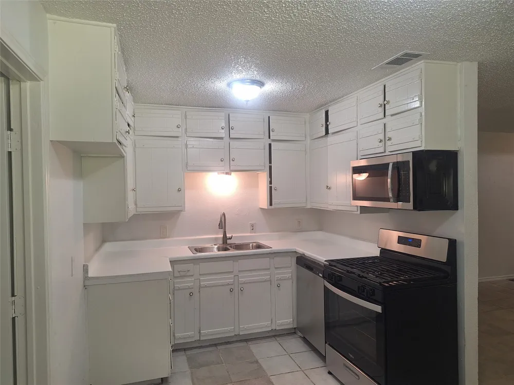 6005 Barry Drive Watauga, TX 76148