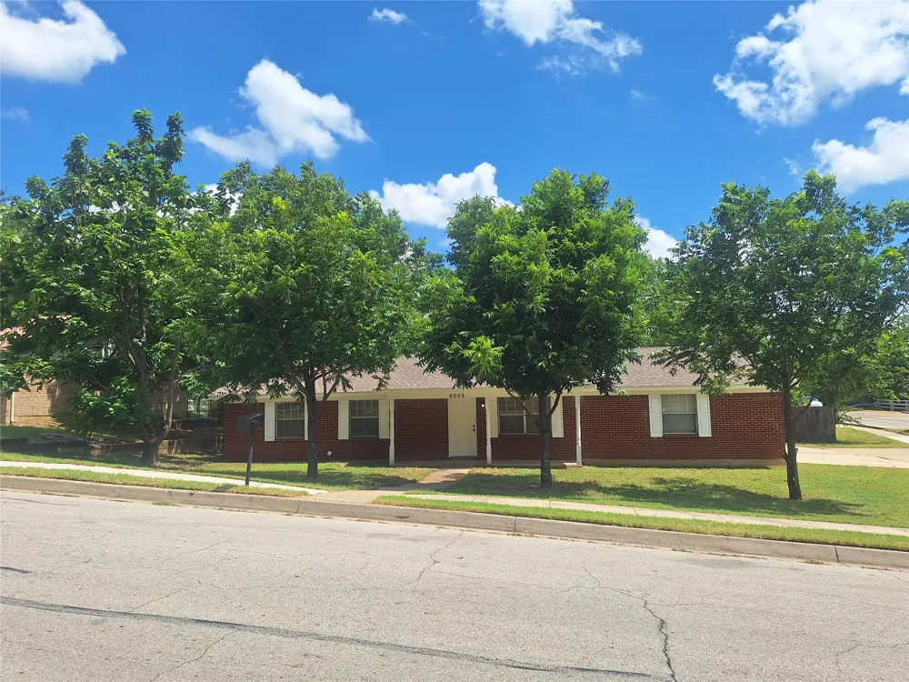 6005 Barry Drive Watauga, TX 76148