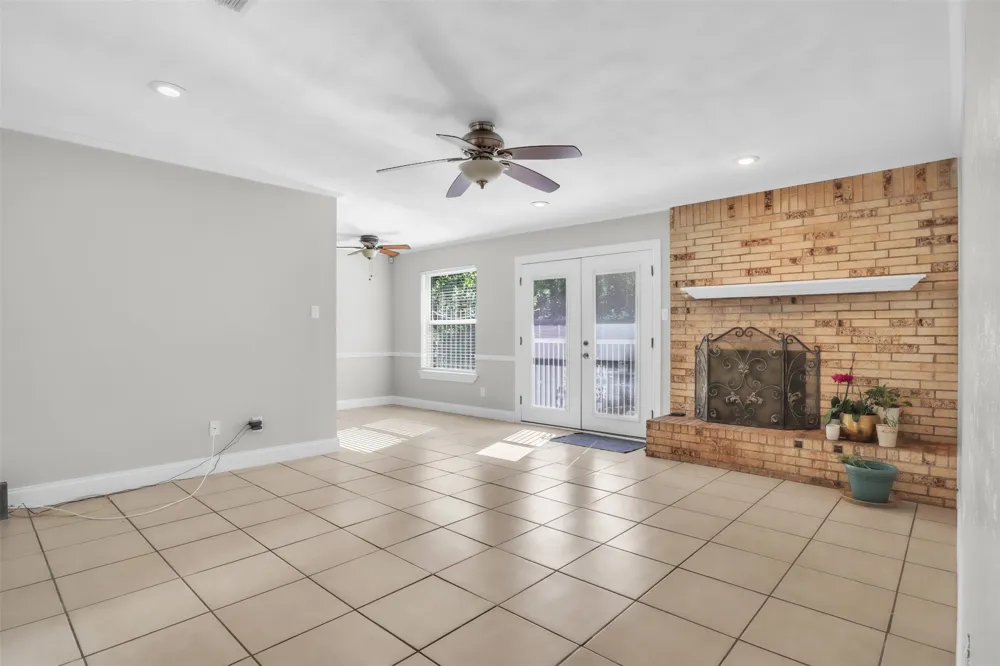 6921 Windy Hill Road Forest Hill, TX 76140