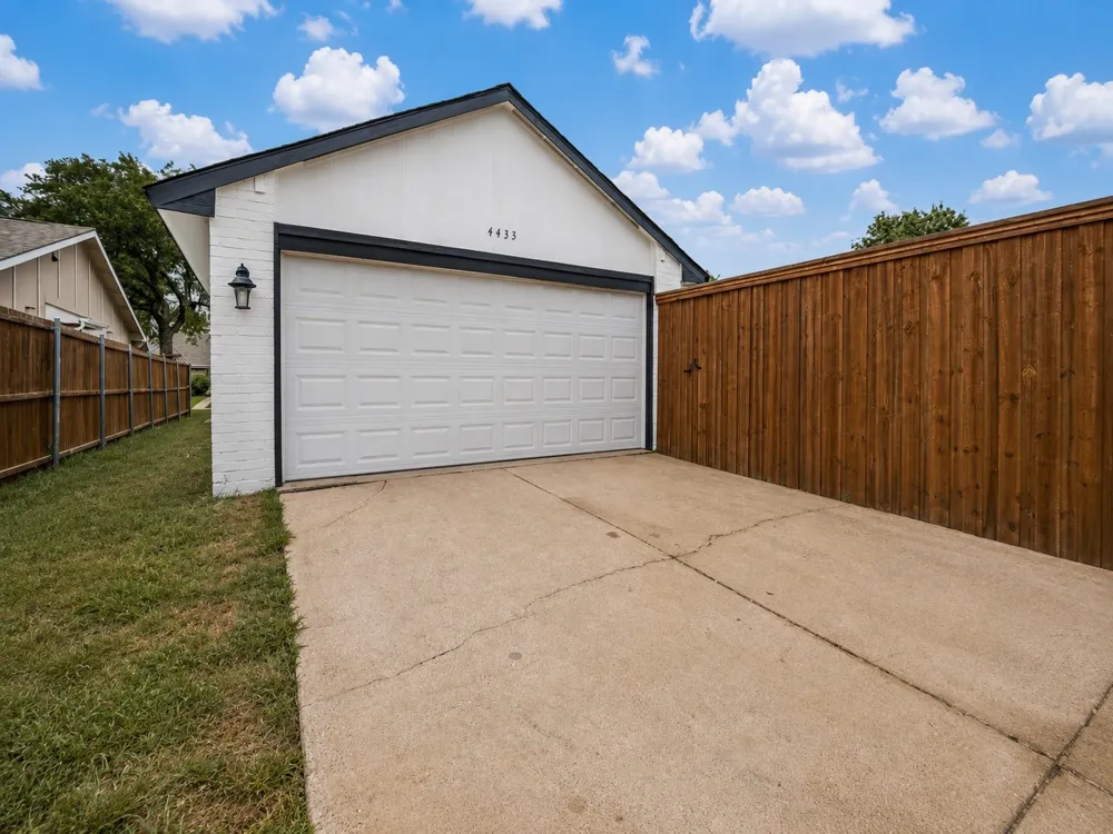 4433 Larner Street The Colony, TX 75056