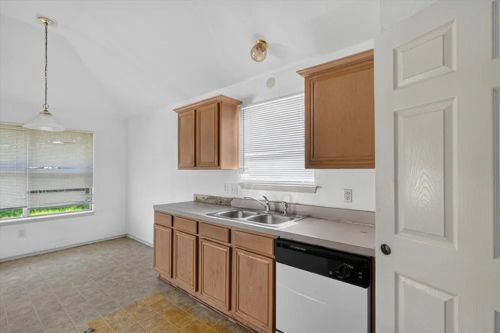 1414 Aviary Drive DeSoto, TX 75115