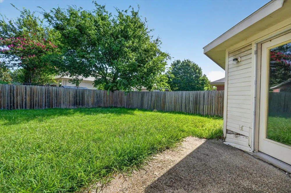 1414 Aviary Drive DeSoto, TX 75115