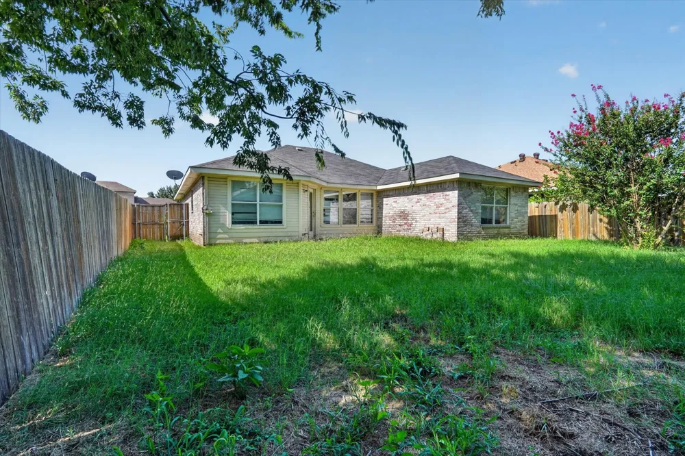 1414 Aviary Drive DeSoto, TX 75115