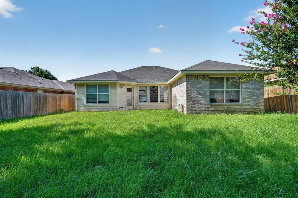 1414 Aviary Drive DeSoto, TX 75115