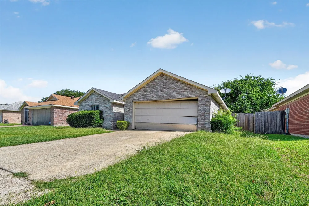 1414 Aviary Drive DeSoto, TX 75115