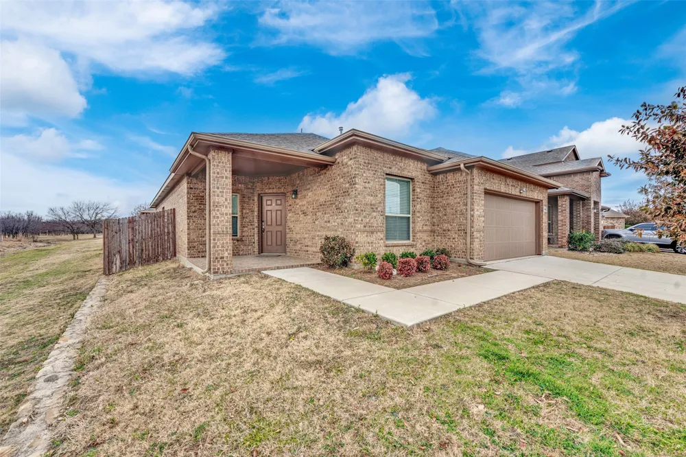 144 Creek Terrace Drive Saginaw, TX 76131