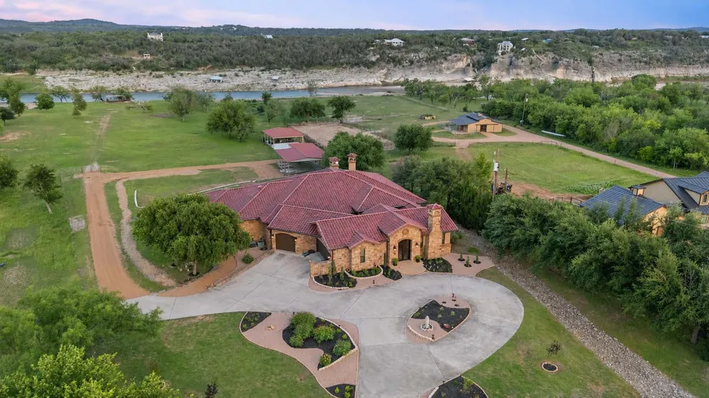 481 Chimney Cove Drive Marble Falls, TX 78654