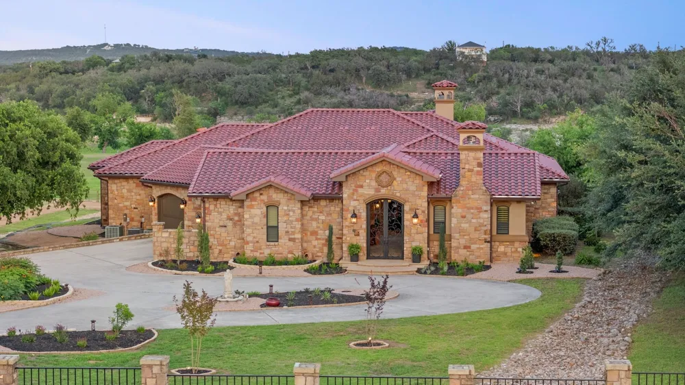 481 Chimney Cove Drive Marble Falls, TX 78654