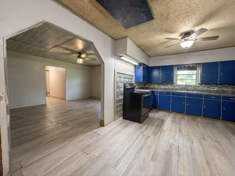 10976 US Highway 80 Fruitvale, TX 75127