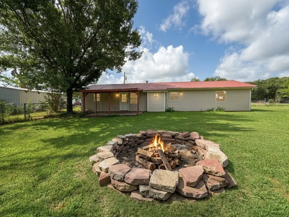 10976 US Highway 80 Fruitvale, TX 75127