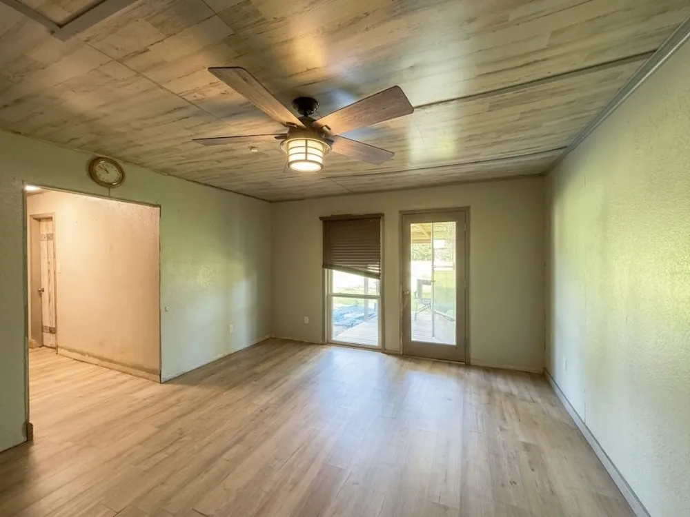 10976 US Highway 80 Fruitvale, TX 75127