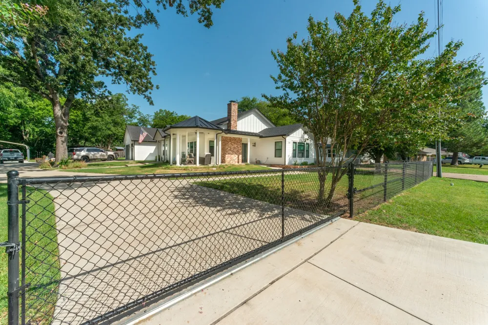 131 Lakeway Lane Gun Barrel City, TX 75156