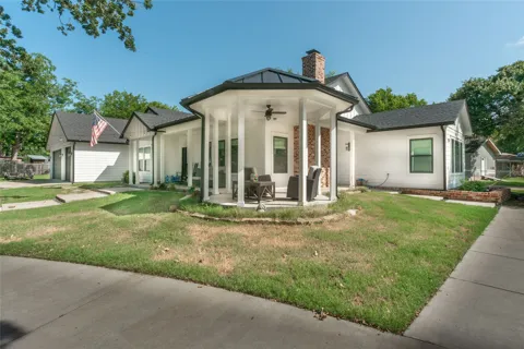 131 Lakeway Lane