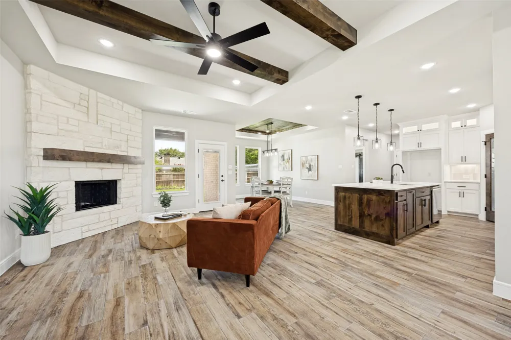 310 Cottonwood Leonard, TX 75452