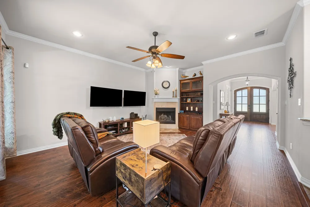 508 Oak Forest Court Kennedale, TX 76060