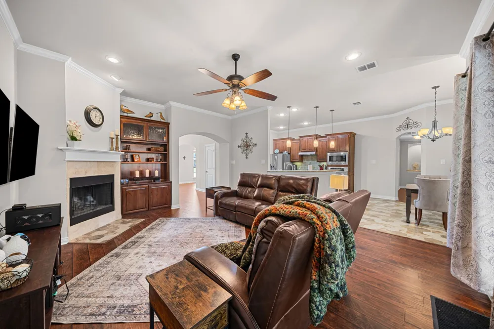 508 Oak Forest Court Kennedale, TX 76060