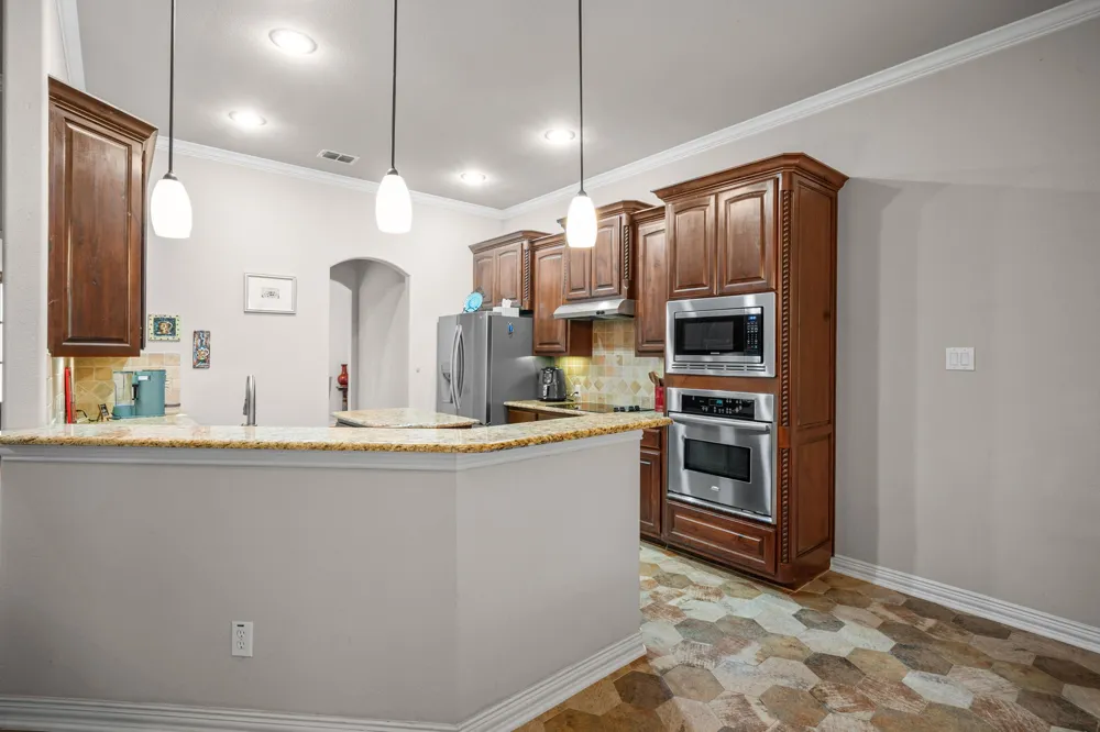 508 Oak Forest Court Kennedale, TX 76060
