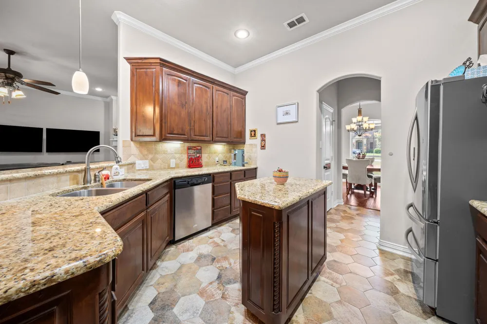 508 Oak Forest Court Kennedale, TX 76060