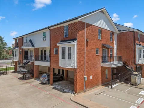 600 Bagby Avenue #7A
