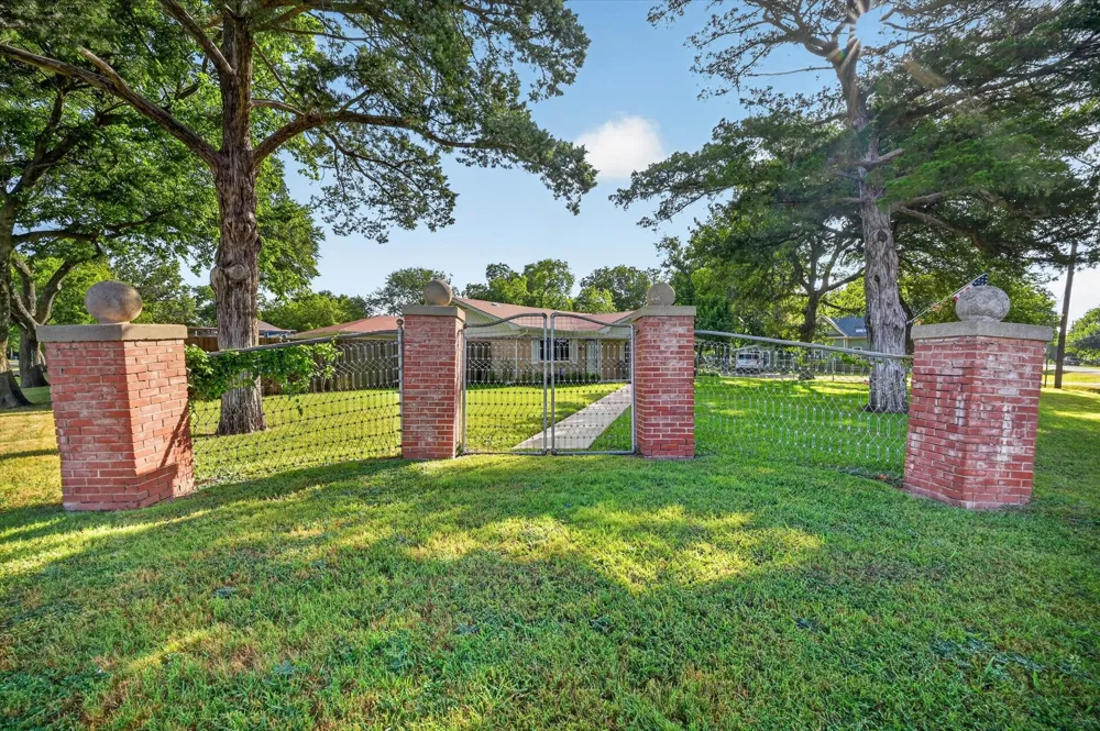 701 E Main Street Tioga, TX 76271