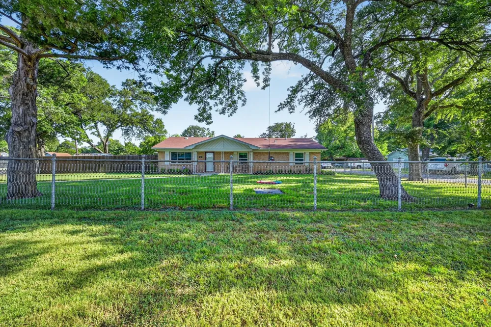 701 E Main Street Tioga, TX 76271