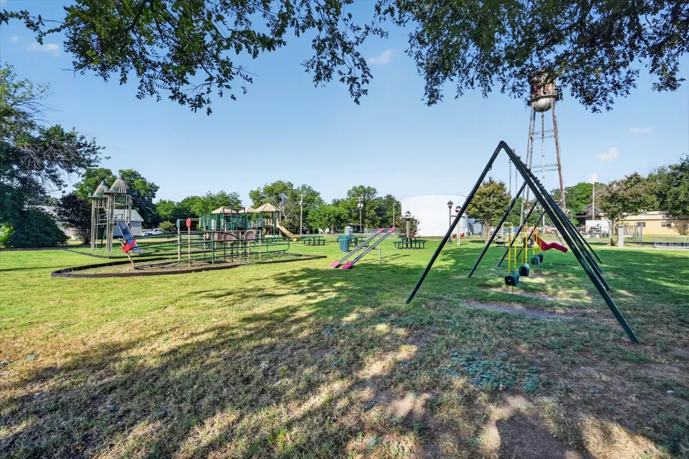 701 E Main Street Tioga, TX 76271