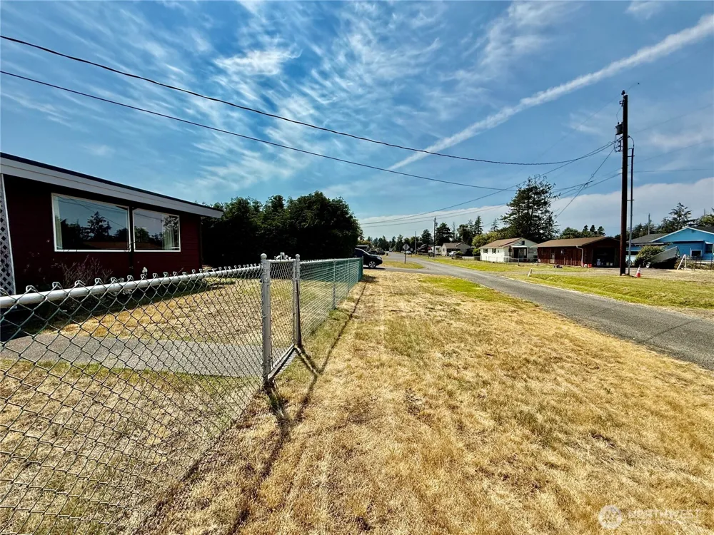 201 W Seattle Avenue Westport, WA 98595