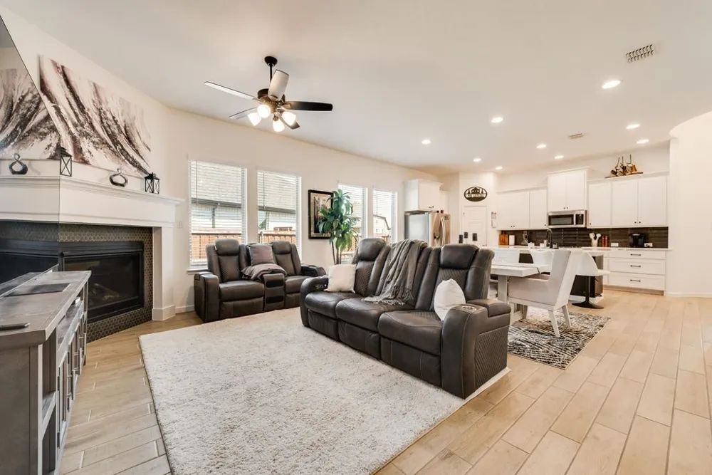119 Palo Duro Bend Rhome, TX 76078