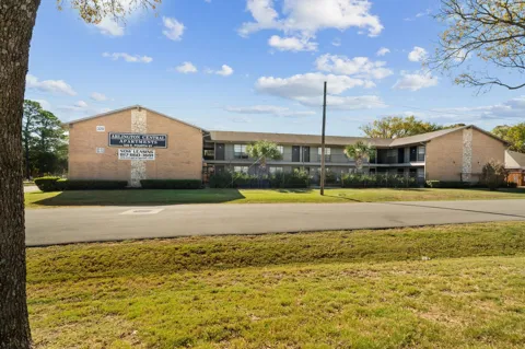 320 E 4th Street #106