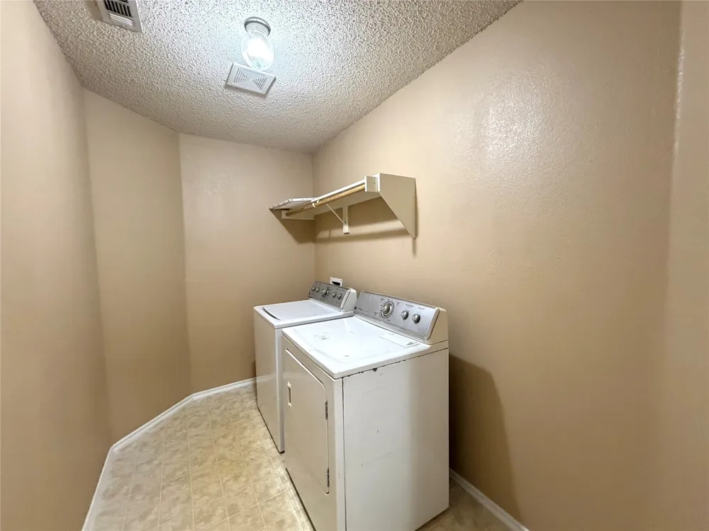 185 Rolling Court Lancaster, TX 75146